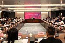 �������ڲμ�®ɽ�����г�������̸��